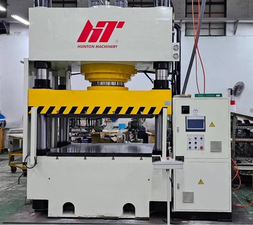 HYDRAULIC PRESS 600T